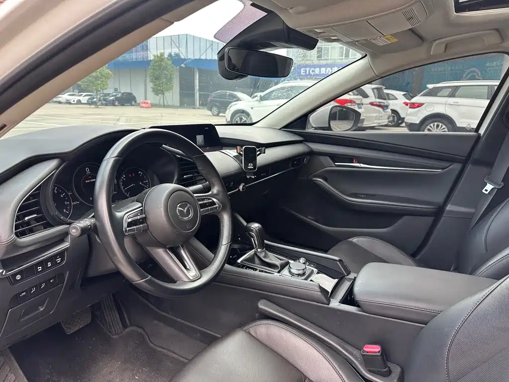 Mazda3 Angkesela 2022 2.0L Automatic Premium Edition купить на сайте DeffCars