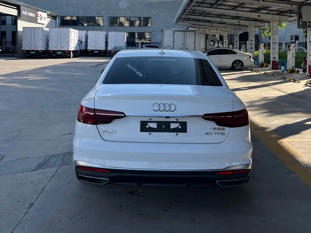 Audi A4L 2022 40 TFSI Fashionable and Elegant купить на сайте DeffCars