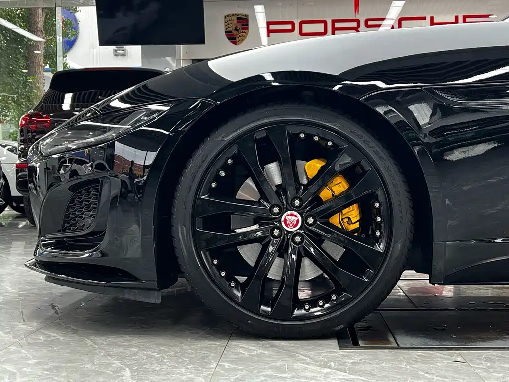 Jaguar F-TYPE 2023 P300 hardtop version R-DYNAMIC BLACK купить на сайте DeffCars
