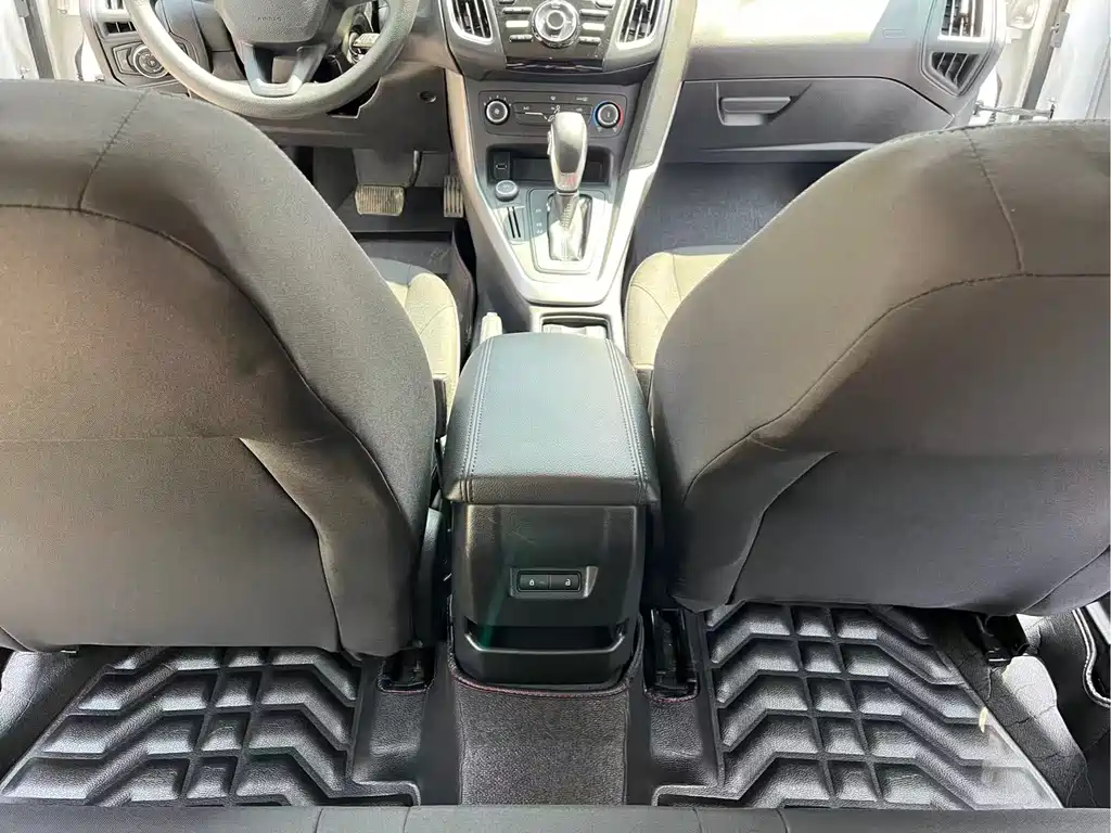 Focus 2018 hatchback classic 1.6L automatic comfort smart mobility version купить на сайте DeffCars