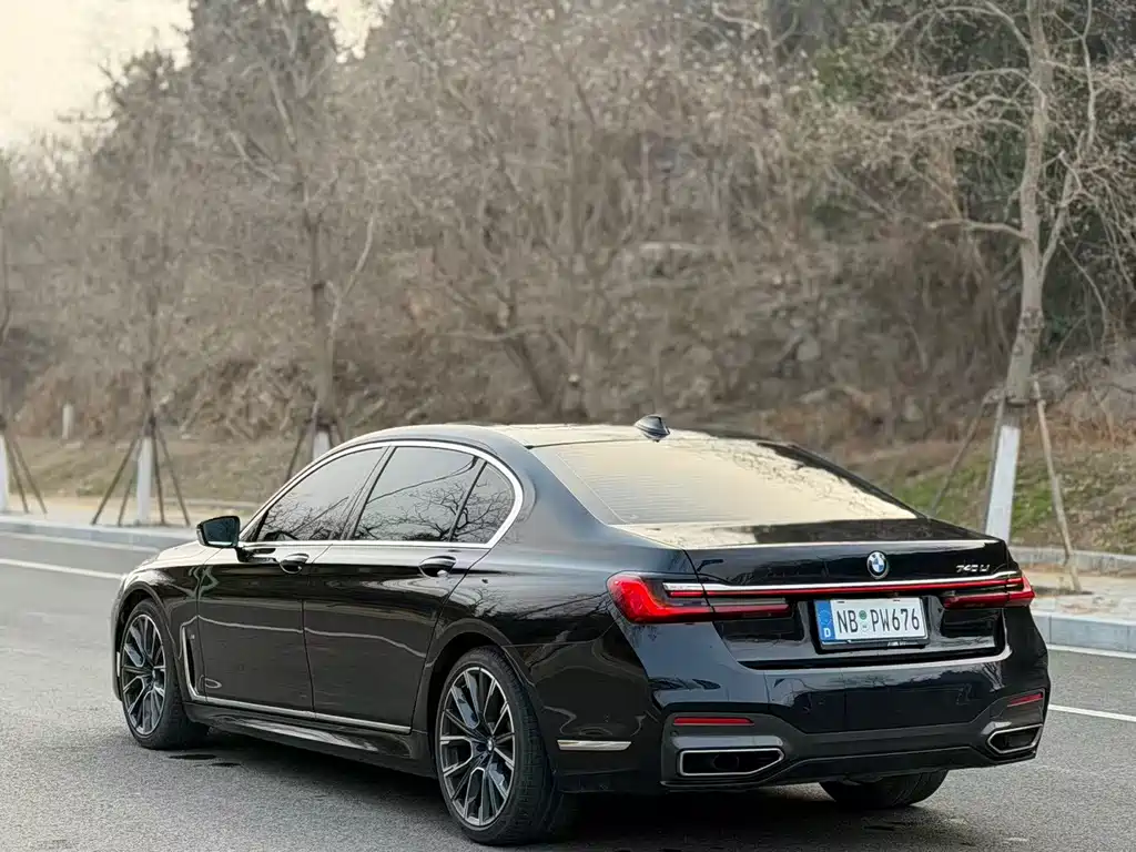BMW 7 Series 2021 740Li Leading M Sports Package купить на сайте DeffCars