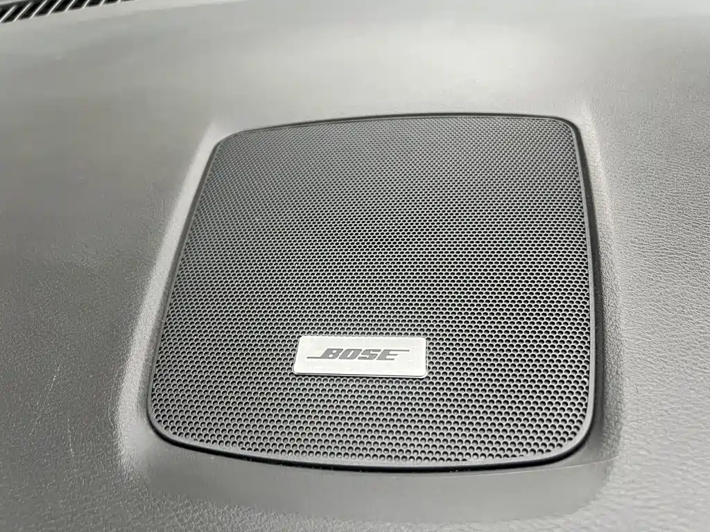 Loulan 2021 2.5L XL 2WD Intelligent Connected Deluxe Edition купить на сайте DeffCars