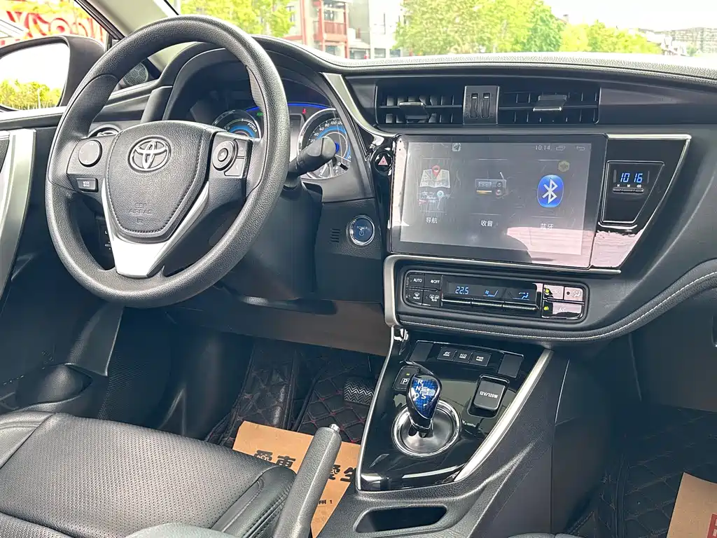 Corolla 2017 facelift dual engine 1.8L E-CVT leading version купить на сайте DeffCars