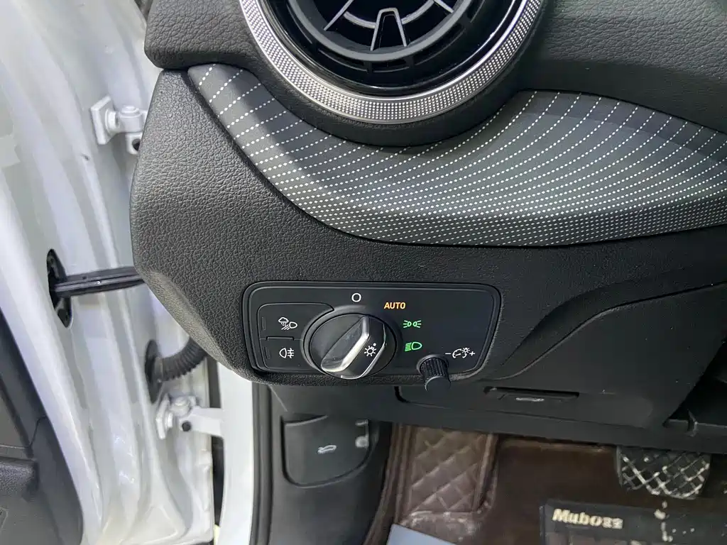 Audi Q2L 2022 35 TFSI Enterprising and Elegant Model купить на сайте DeffCars