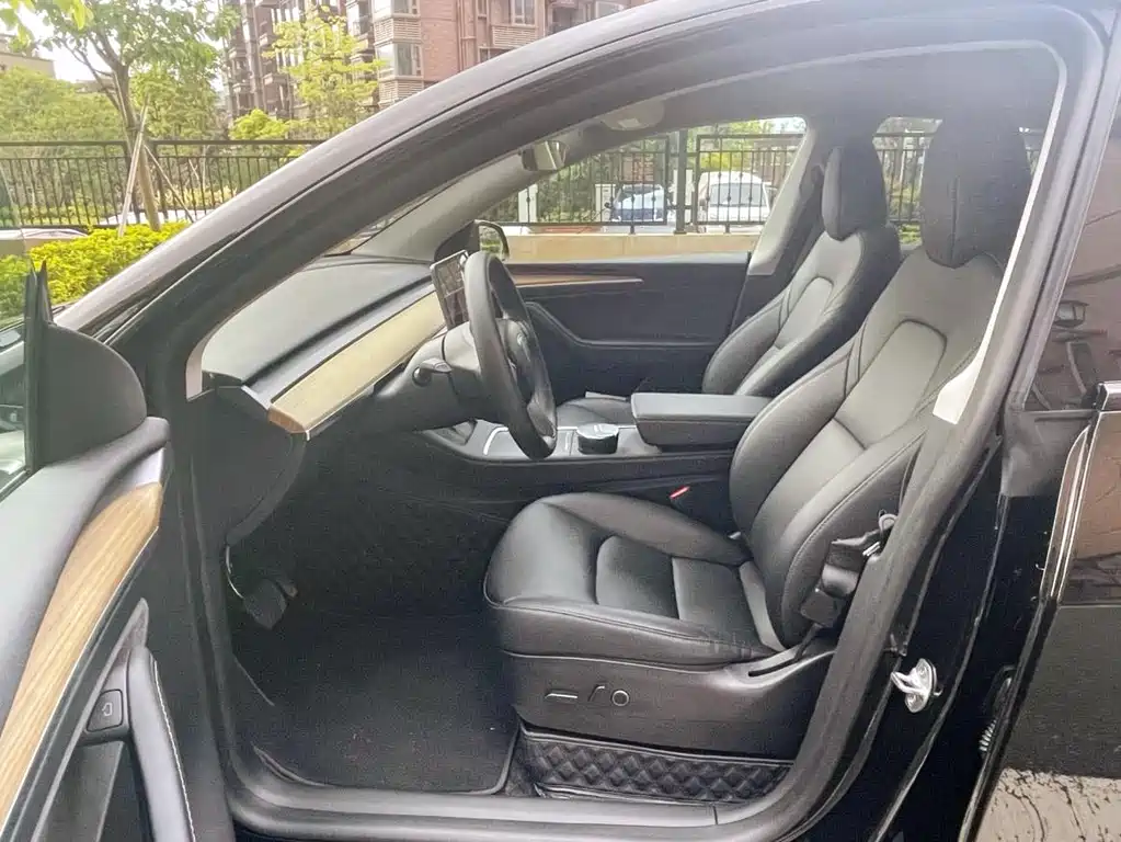 Model Y 2023 rear-wheel drive version купить на сайте DeffCars