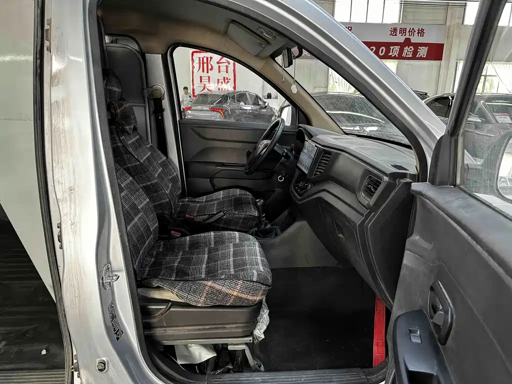 Wuling Hongguang V 2021 1.5L Jinchue version with closed windows LAR купить на сайте DeffCars