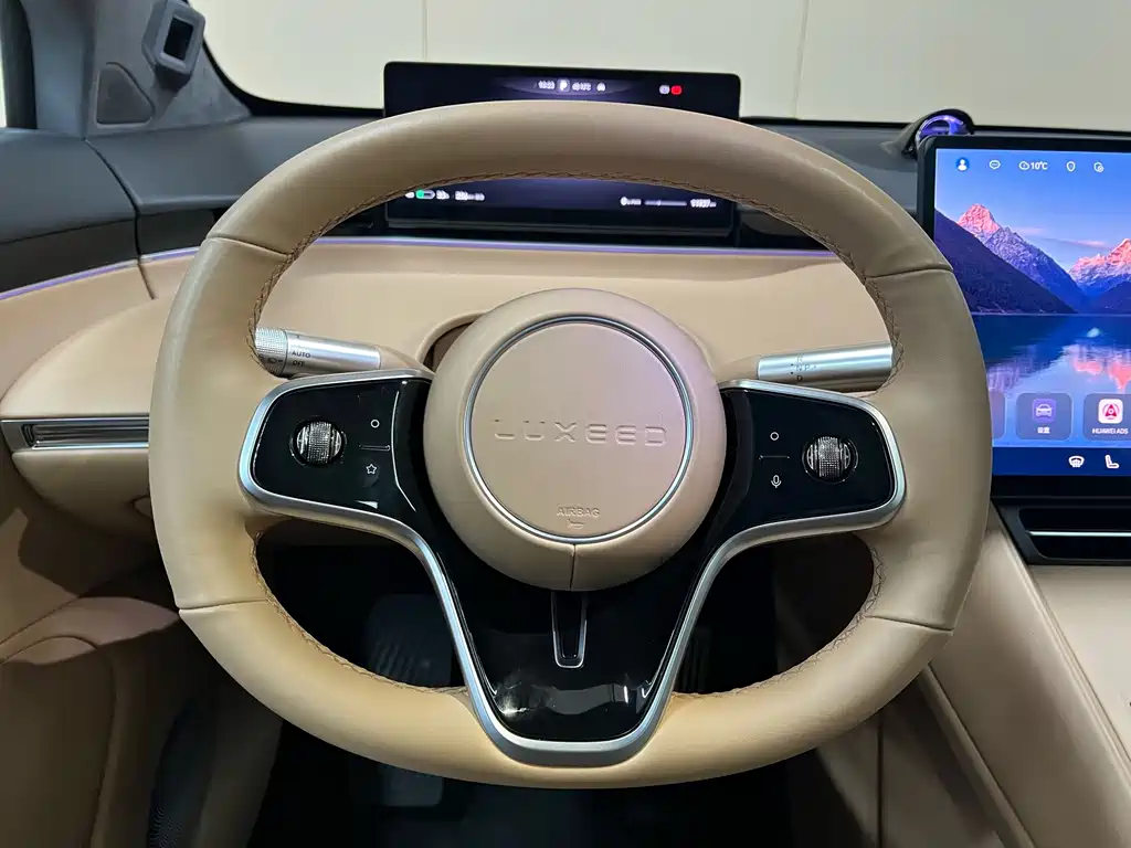 Zhijie R7 2024 pure electric 802km Max купить на сайте DeffCars