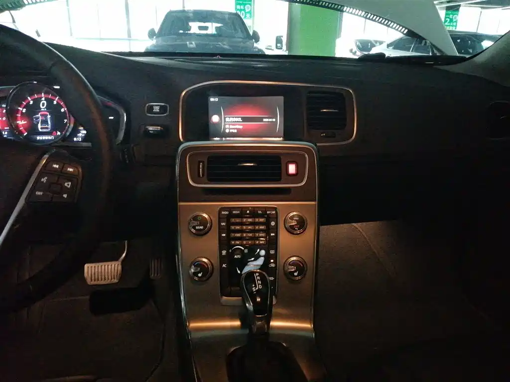 Volvo S60 2016 S60L T4 Zhiyuan Edition купить на сайте DeffCars