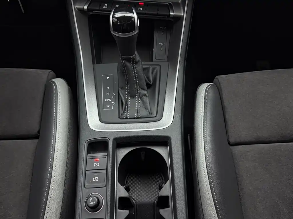 Audi Q3 2022 35 TFSI aggressive and dynamic купить на сайте DeffCars