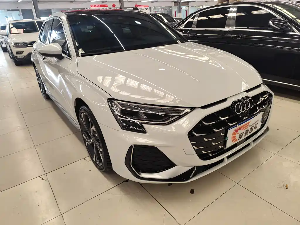 Audi A3 2025 Sportback 35TFSI Flying Spur Exclusive Model купить на сайте DeffCars