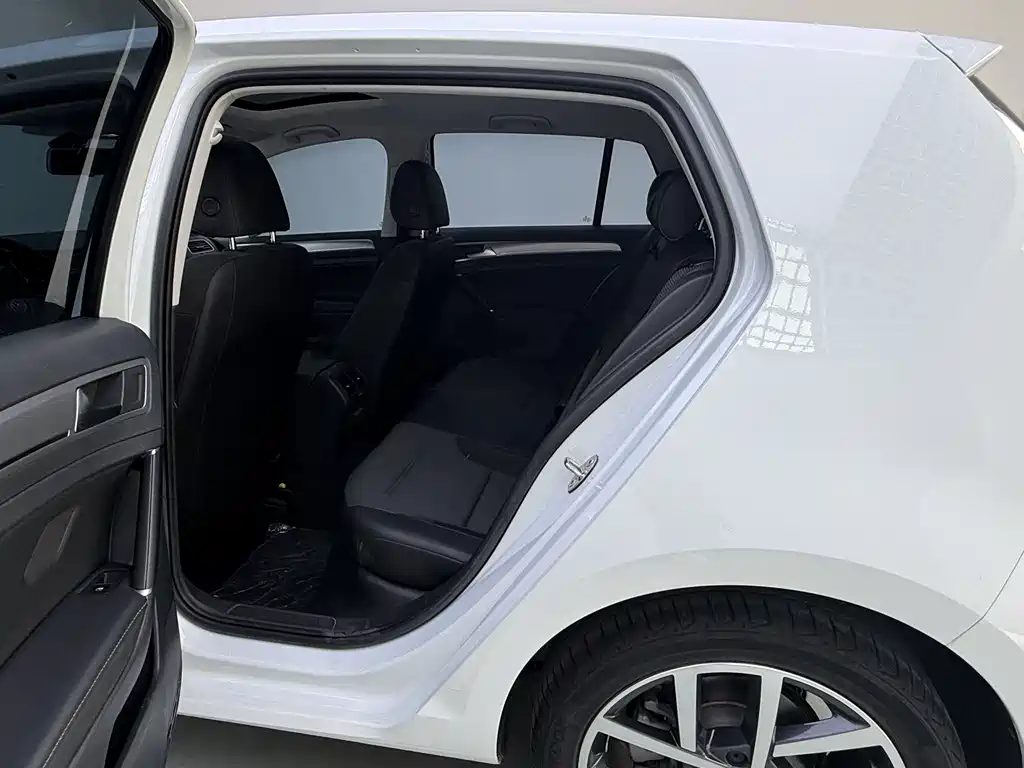 Golf 2020 Beloved Edition 280TSI DSG Comfort Type купить на сайте DeffCars
