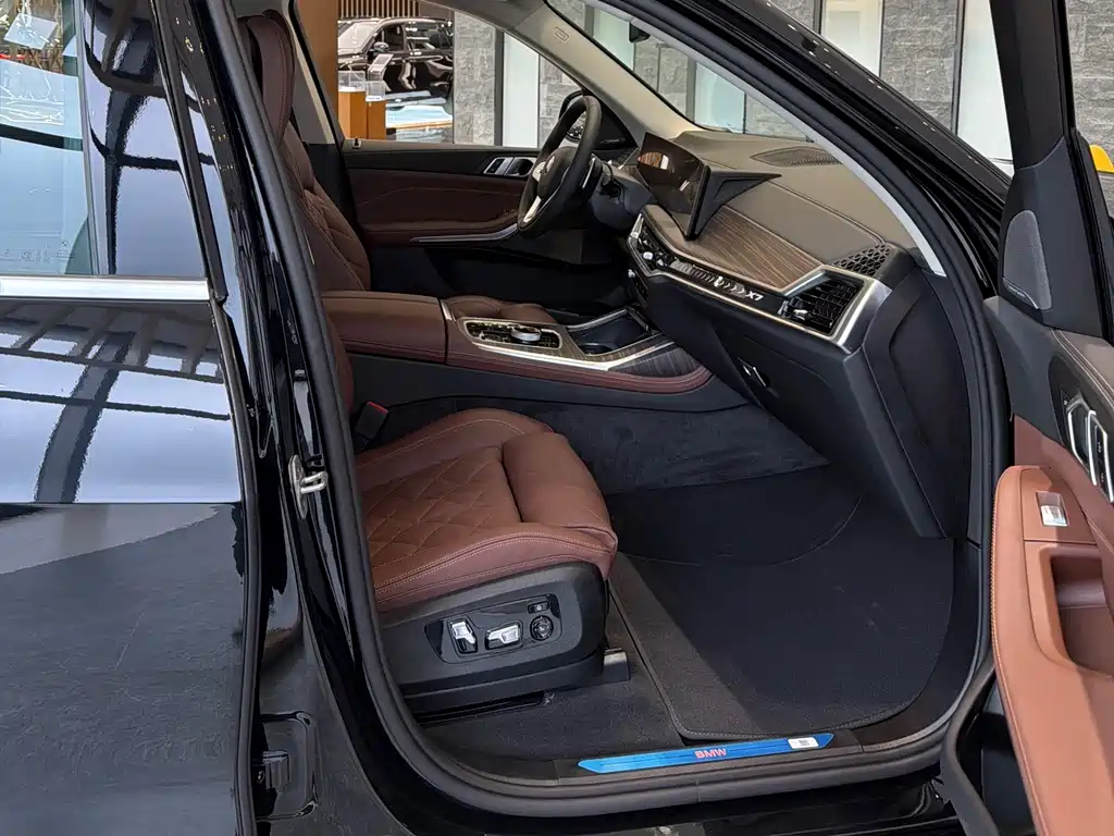 BMW X7 2024 xDrive40i Leading Luxury Package купить на сайте DeffCars