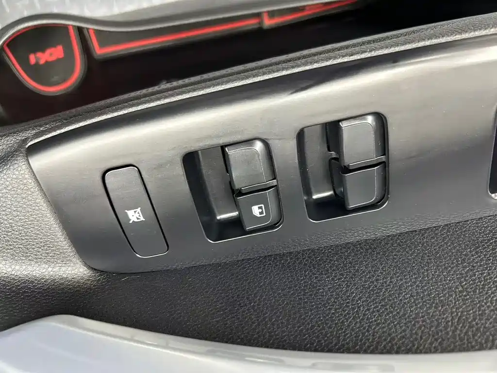 Yipao 2021 1.4L CVT sunroof model купить на сайте DeffCars
