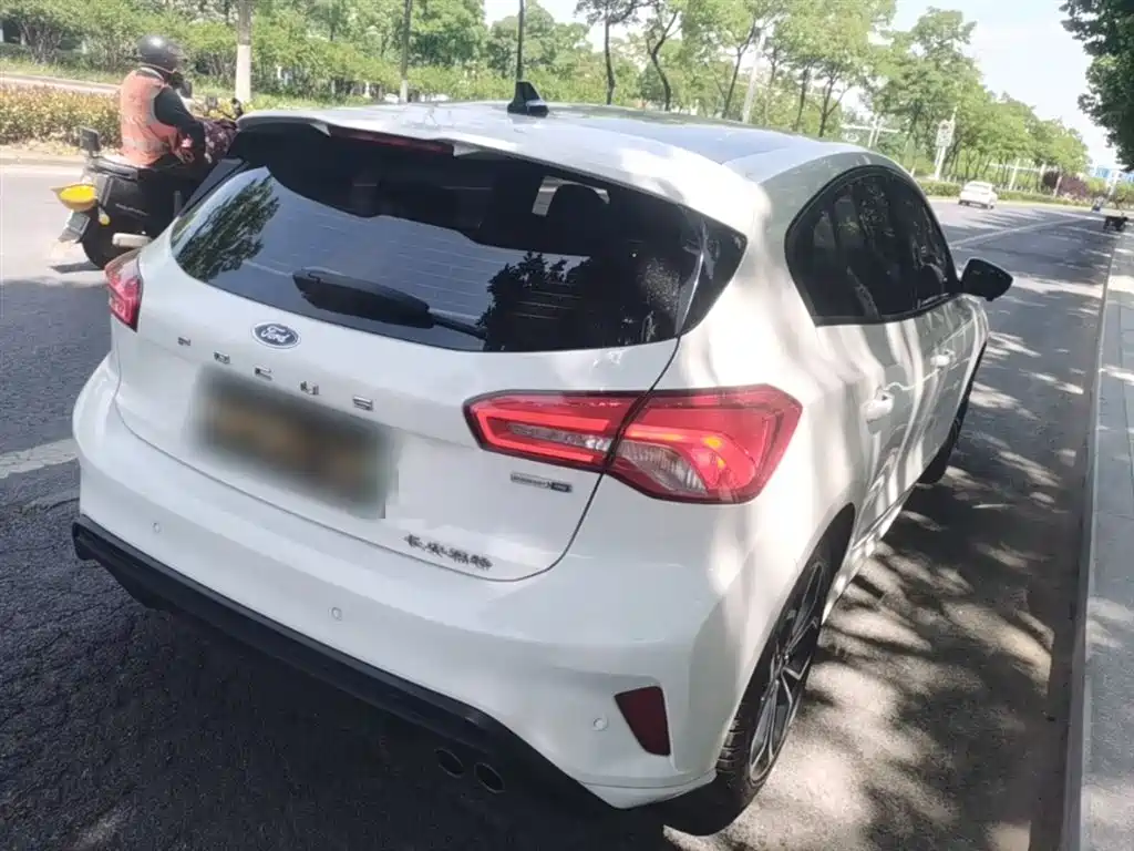 Focus 2021 Hatchback EcoBoost 180 Automatic ST Line купить на сайте DeffCars