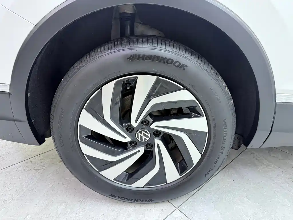 Tiguan L 2023 280TSI automatic two-wheel drive Chaochuang limited edition купить на сайте DeffCars