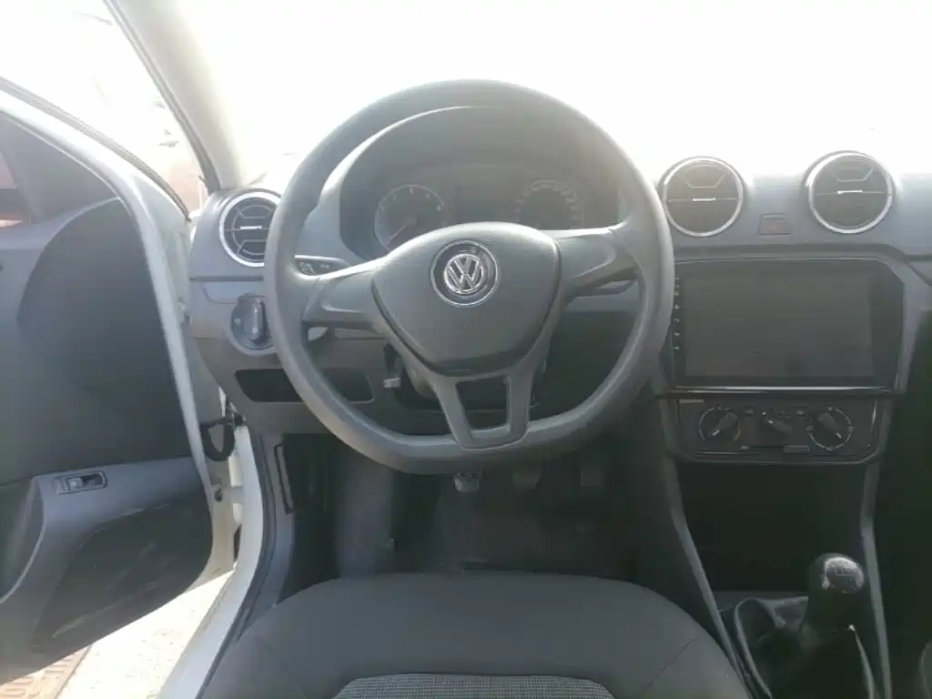 Jetta 2017 1.4L manual fashion model купить на сайте DeffCars