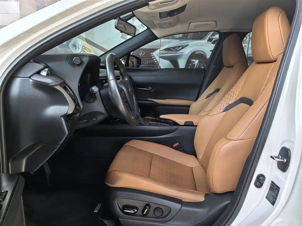 Lexus UX 2022 260h Detective Cool Edition купить на сайте DeffCars