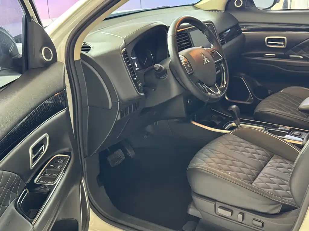 Outlander 2021 Modified 2.0L 2WD Enjoy Edition 5 Seater купить на сайте DeffCars