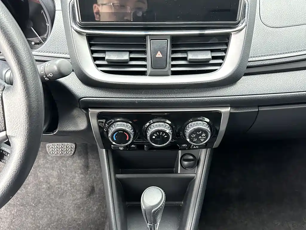 Yaris L Zhixuan 2022 Dazzling X 1.5L CVT Deluxe Plus Edition купить на сайте DeffCars