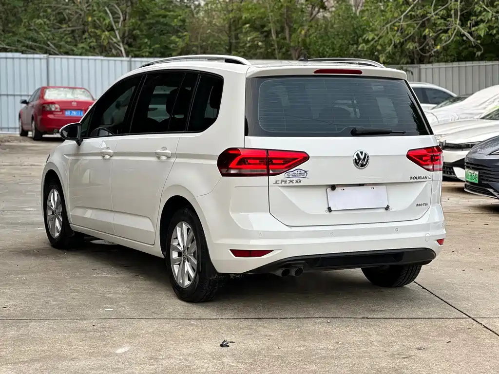 Touran 2016 Touran L 280TSI DSG Shuya Edition купить на сайте DeffCars
