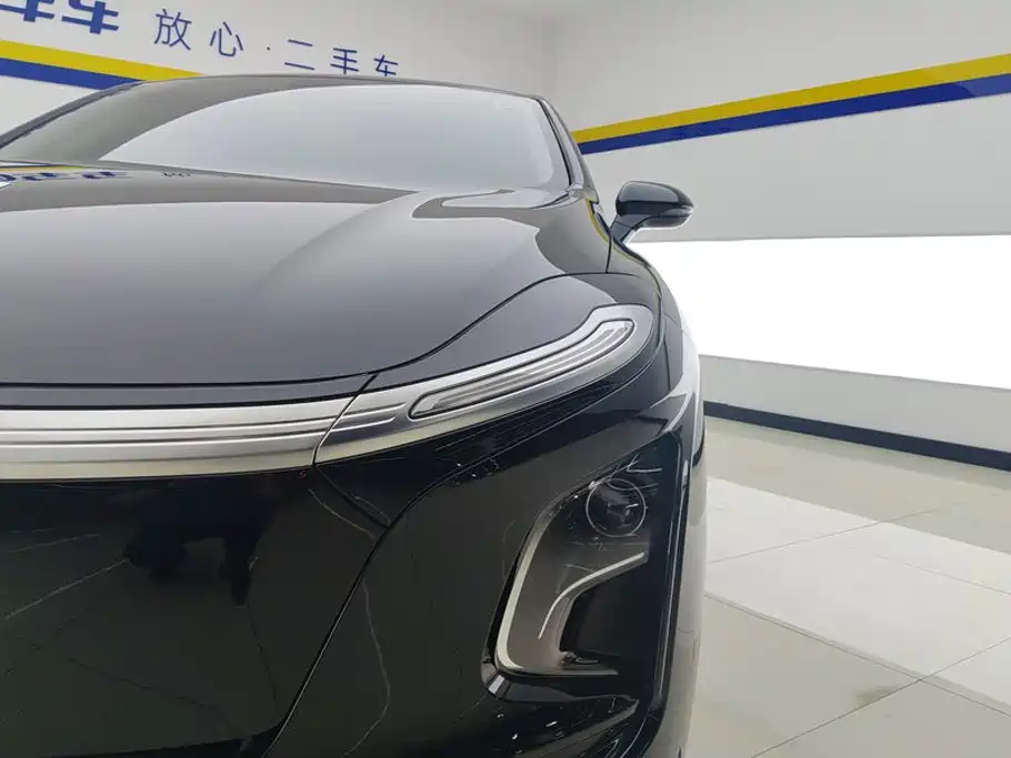 Hongqi E-QM5 2025 500km travel version купить на сайте DeffCars