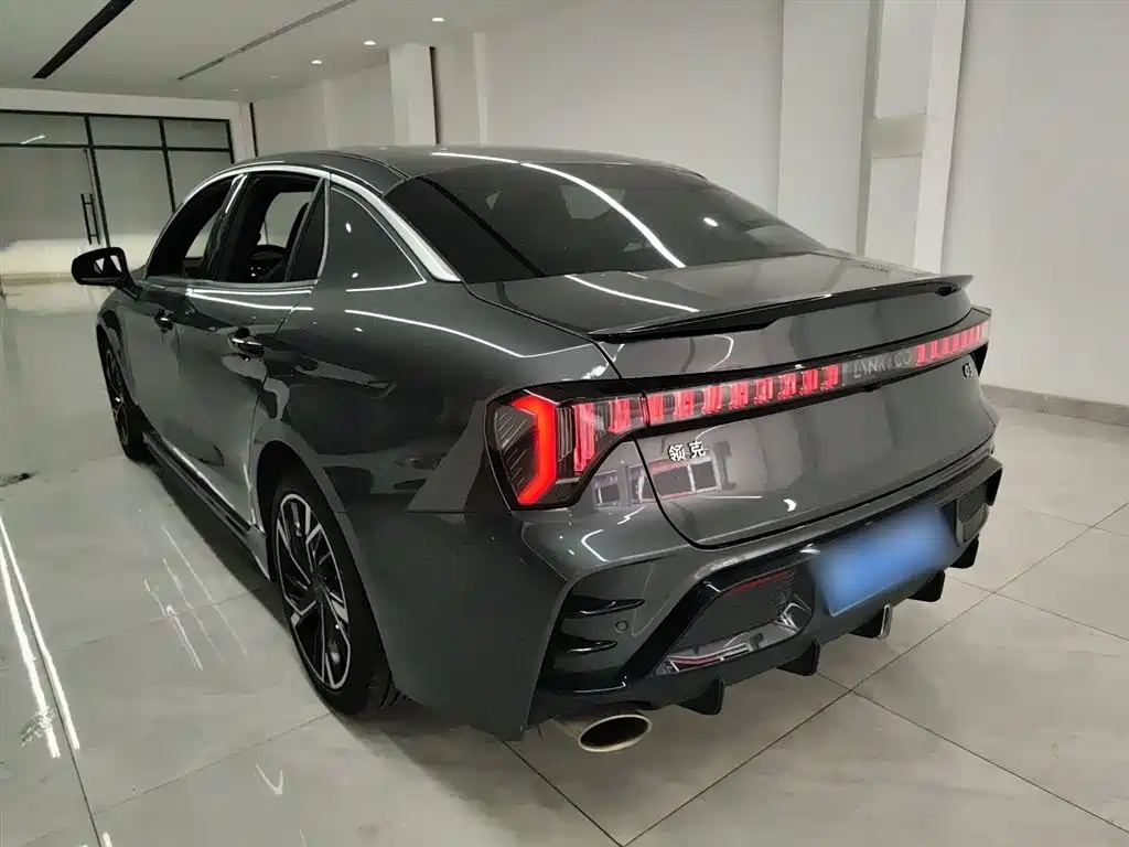 Lynk & Co 03 2023 1.5TD DCT Pro купить на сайте DeffCars