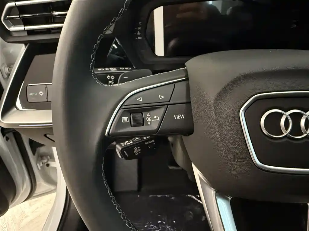 Audi A3 2025 Sportback 35TFSI Flying Spur Exclusive Model купить на сайте DeffCars