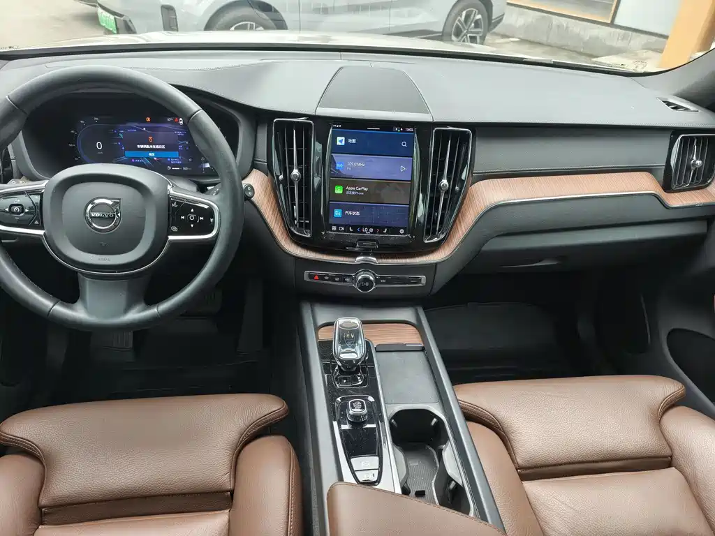 Volvo XC60 2023 B5 four-wheel drive Zhiyuan Deluxe Edition купить на сайте DeffCars