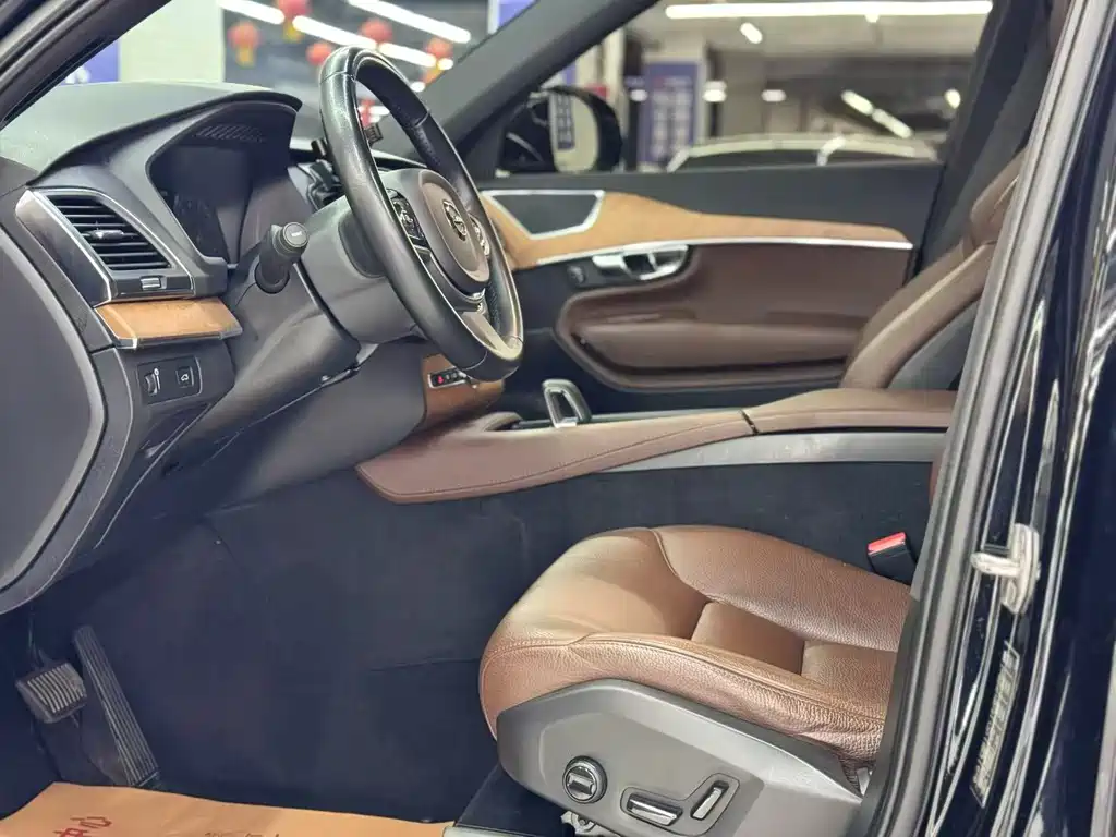 Volvo XC90 2021 B5 Smart Deluxe Edition 5-seater купить на сайте DeffCars