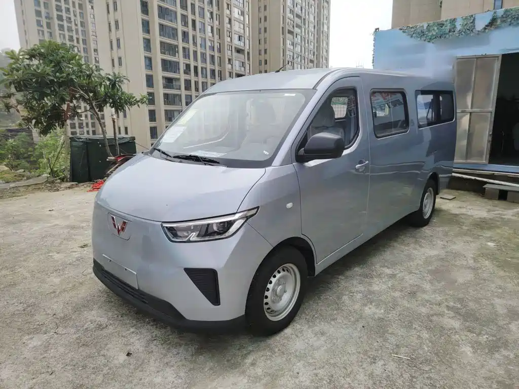 Wuling Yangguang 2024 300km Comfort Bus Version 75kW купить на сайте DeffCars