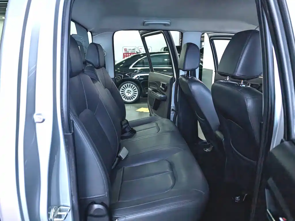 Fengjun 5 2017 2.4L European version gasoline four-wheel drive elite large double row 4G69S4N купить на сайте DeffCars