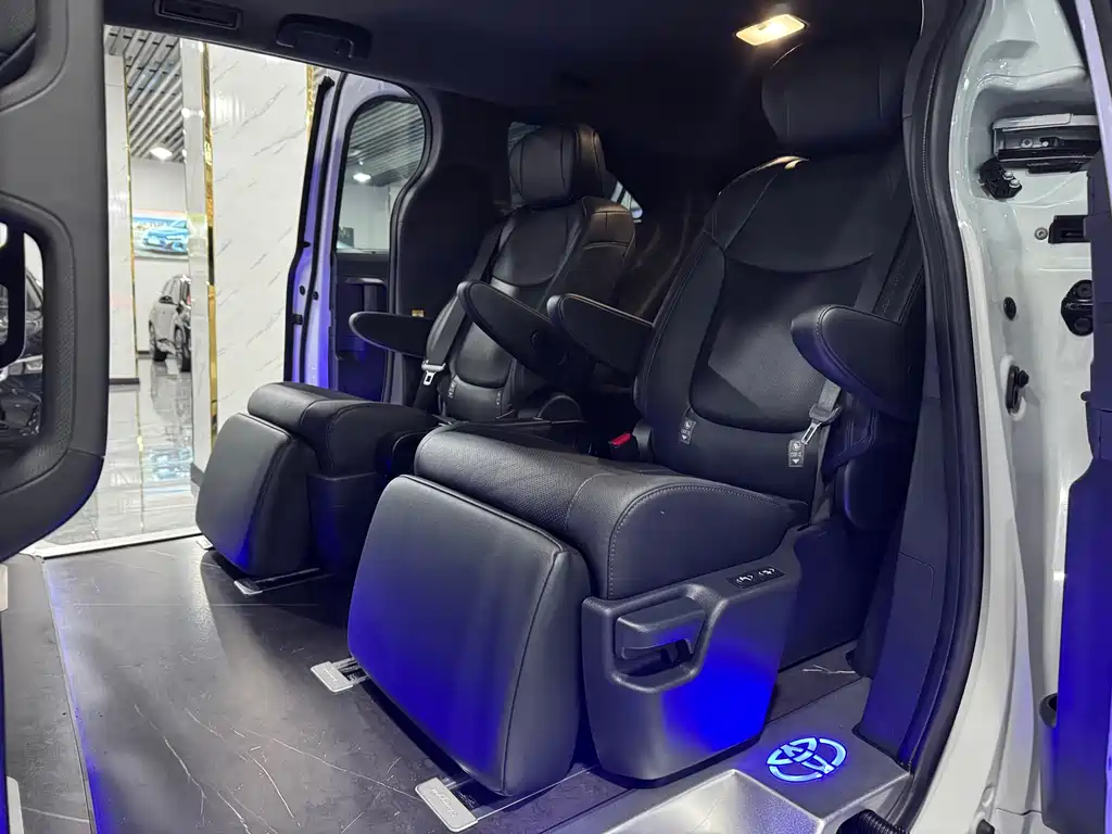 SIENNA 2024 2.5L Hybrid Premium Edition купить на сайте DeffCars