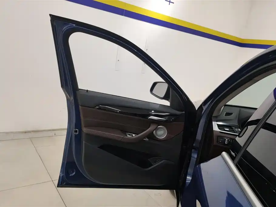 BMW X1 2022 sDrive25Li Leading Model купить на сайте DeffCars