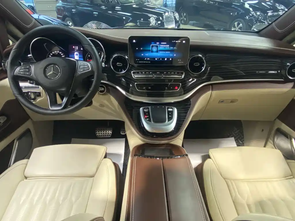 Mercedes-Benz V-Class 2022 V 260 L Long Wheelbase Luxury Edition купить на сайте DeffCars