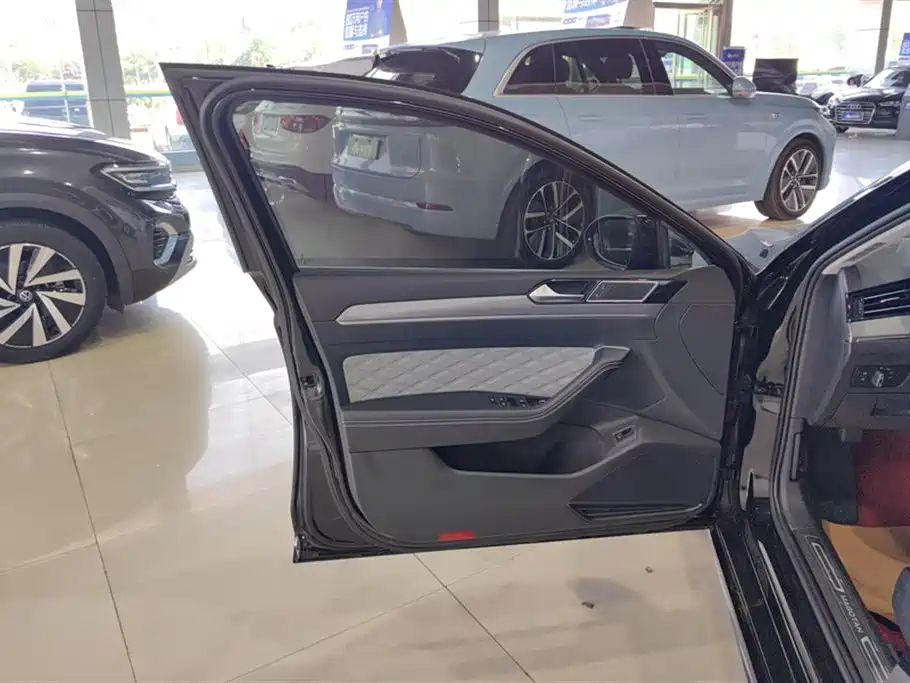 Magotan 2023 2 million commemorative edition 330TSI DSG leading model купить на сайте DeffCars