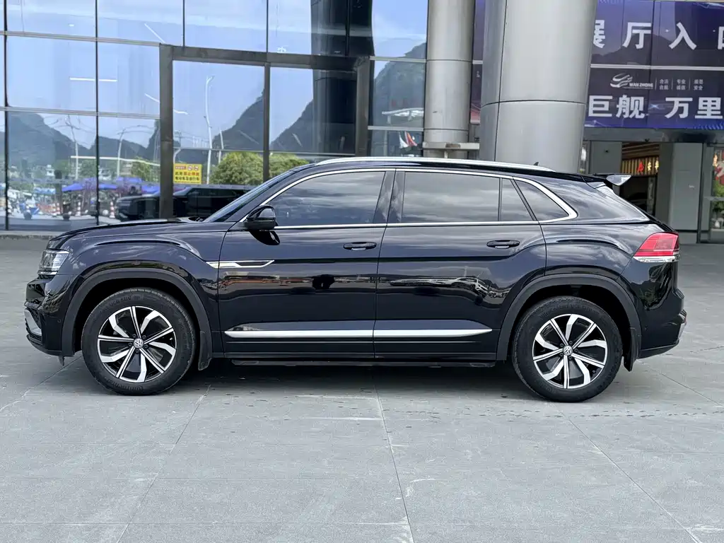 Touron 2020 Touron X facelift 330TSI two-wheel drive luxury version купить на сайте DeffCars