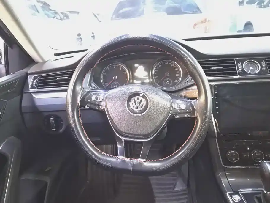 Passat 2016 330TSI DSG Royal Edition купить на сайте DeffCars