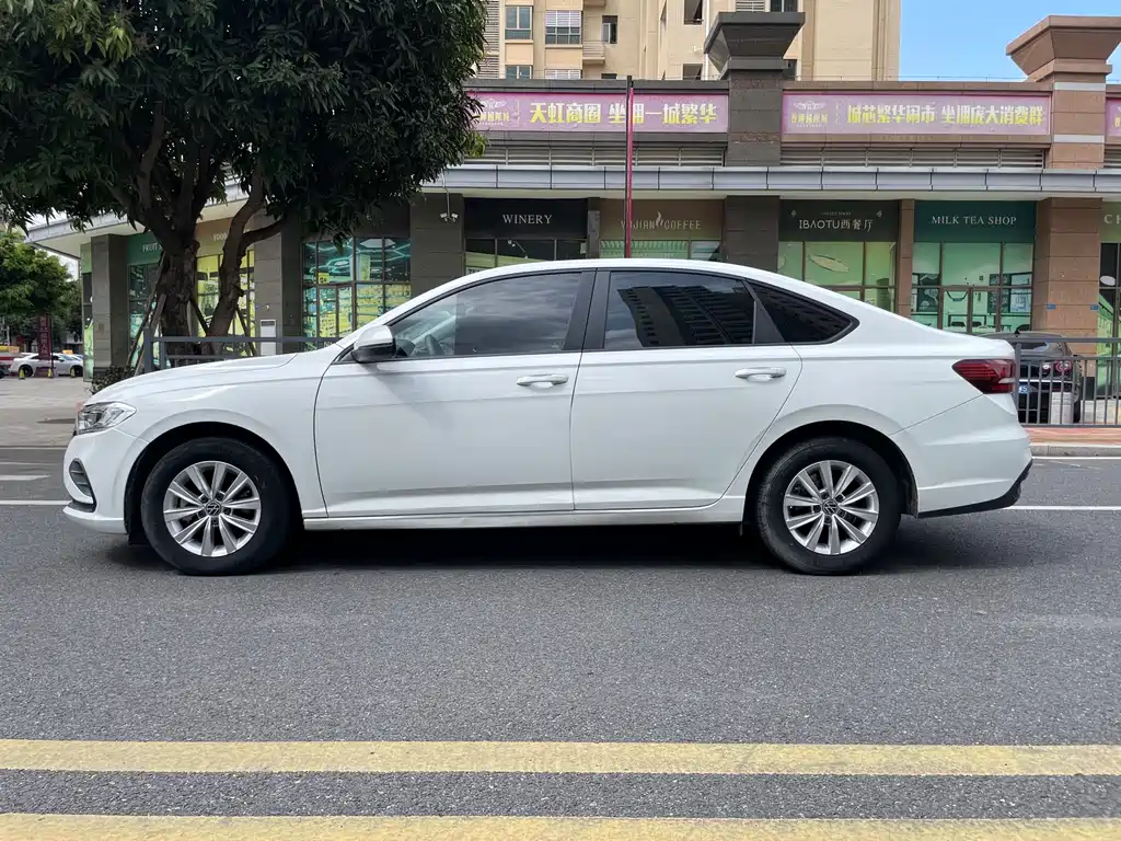 Lavida 2023 facelift 1.5L automatic Deyi version купить на сайте DeffCars