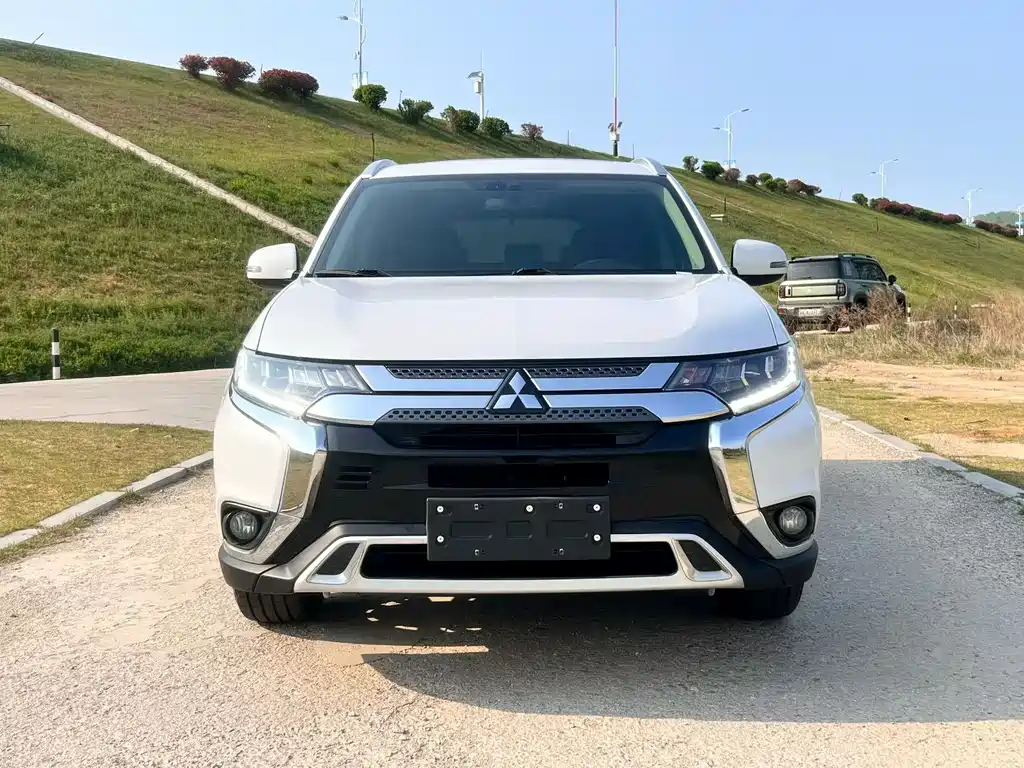 Outlander 2020 2.4L four-wheel drive exclusive version, 5 seats купить на сайте DeffCars