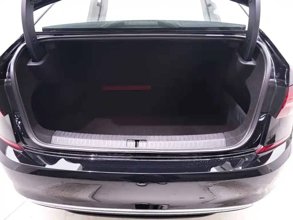 Passat 2019 330TSI Deluxe Edition National VI купить на сайте DeffCars