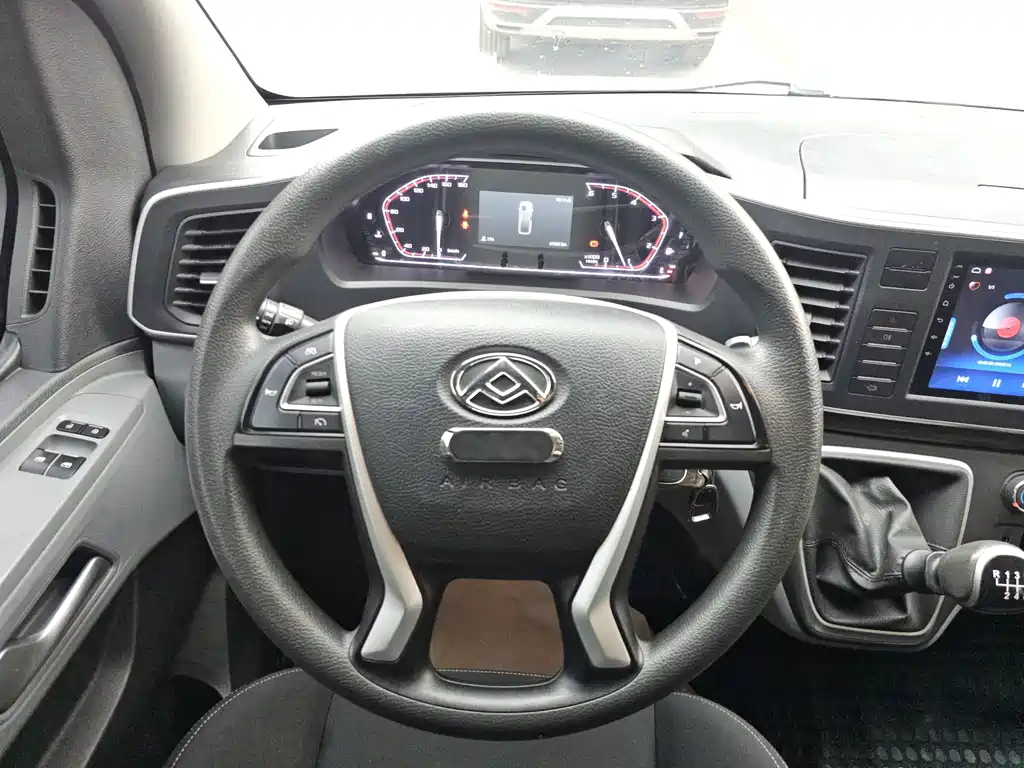 V80 2025 PRO Ao Yuntong 2.0T manual short shaft mid-top 5/6 seats купить на сайте DeffCars