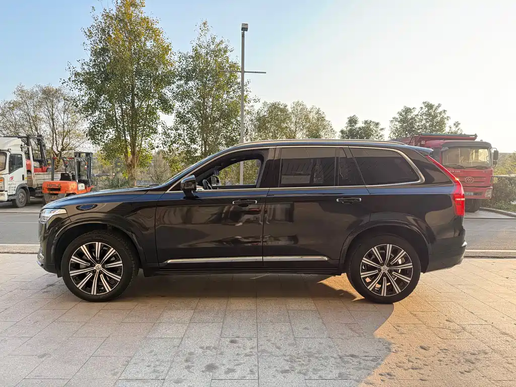 Volvo XC90 2021 B5 Smart Deluxe Edition 5-seater купить на сайте DeffCars