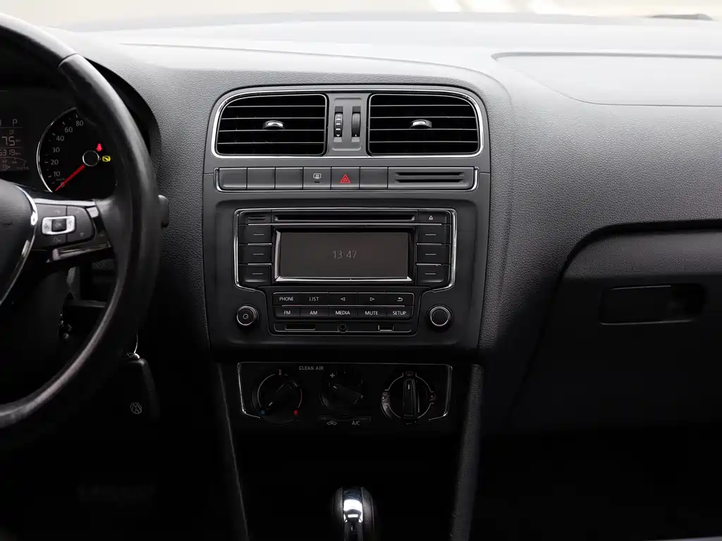 Polo 2016 1.6L automatic comfort model купить на сайте DeffCars