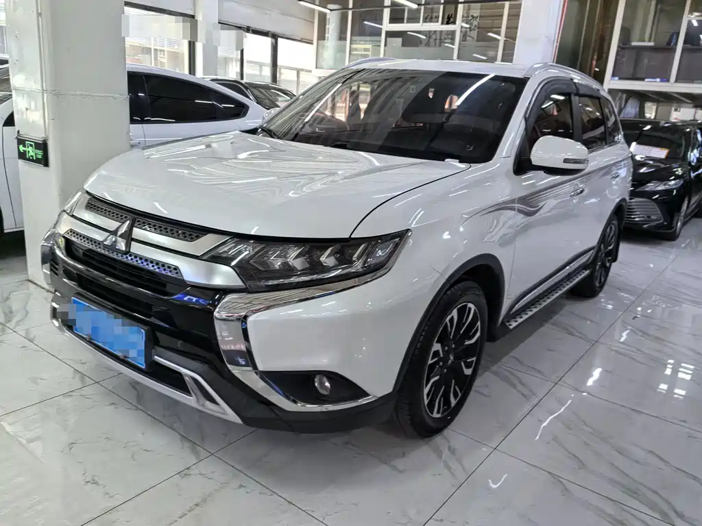 Outlander 2019 2.4L four-wheel drive exclusive version, 5 seats, National VI купить на сайте DeffCars