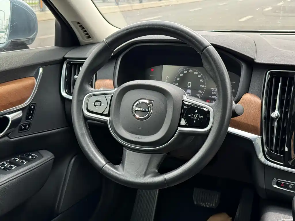 Volvo S90 2019 T5 Smart Edition купить на сайте DeffCars