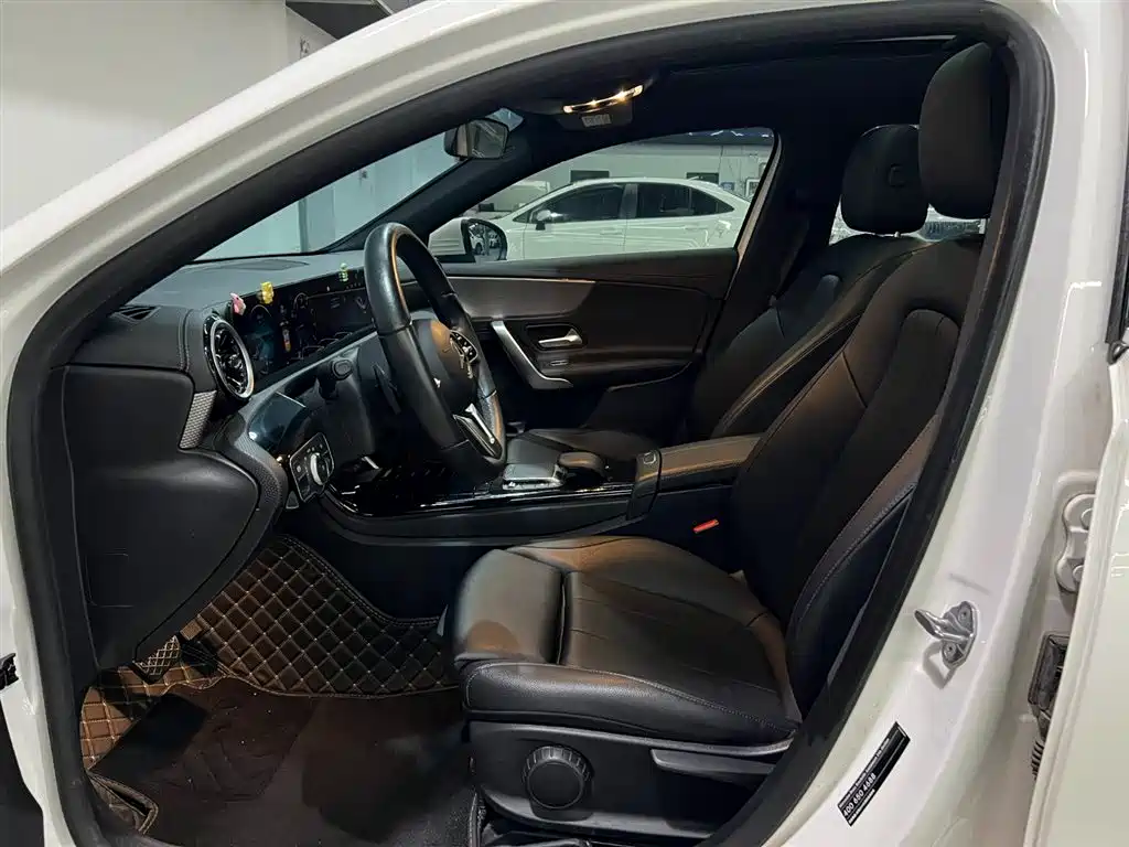Mercedes-Benz A-Class 2022 facelift A 180 L sports sedan купить на сайте DeffCars