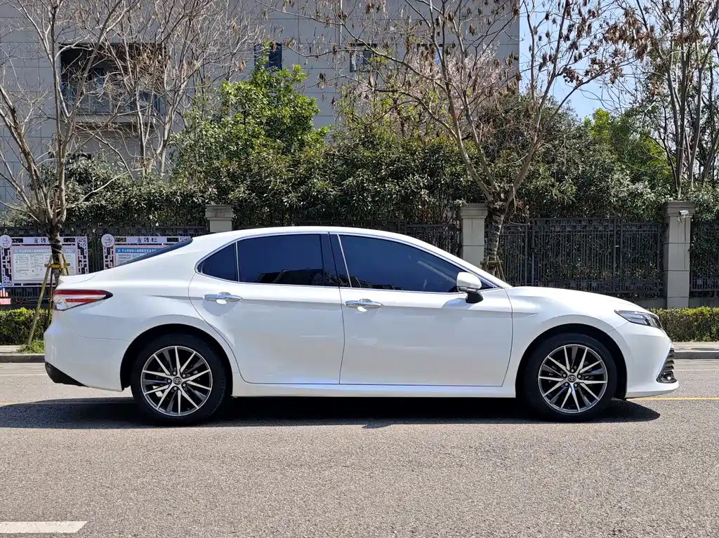 Camry 2021 2.5G Deluxe Edition купить на сайте DeffCars