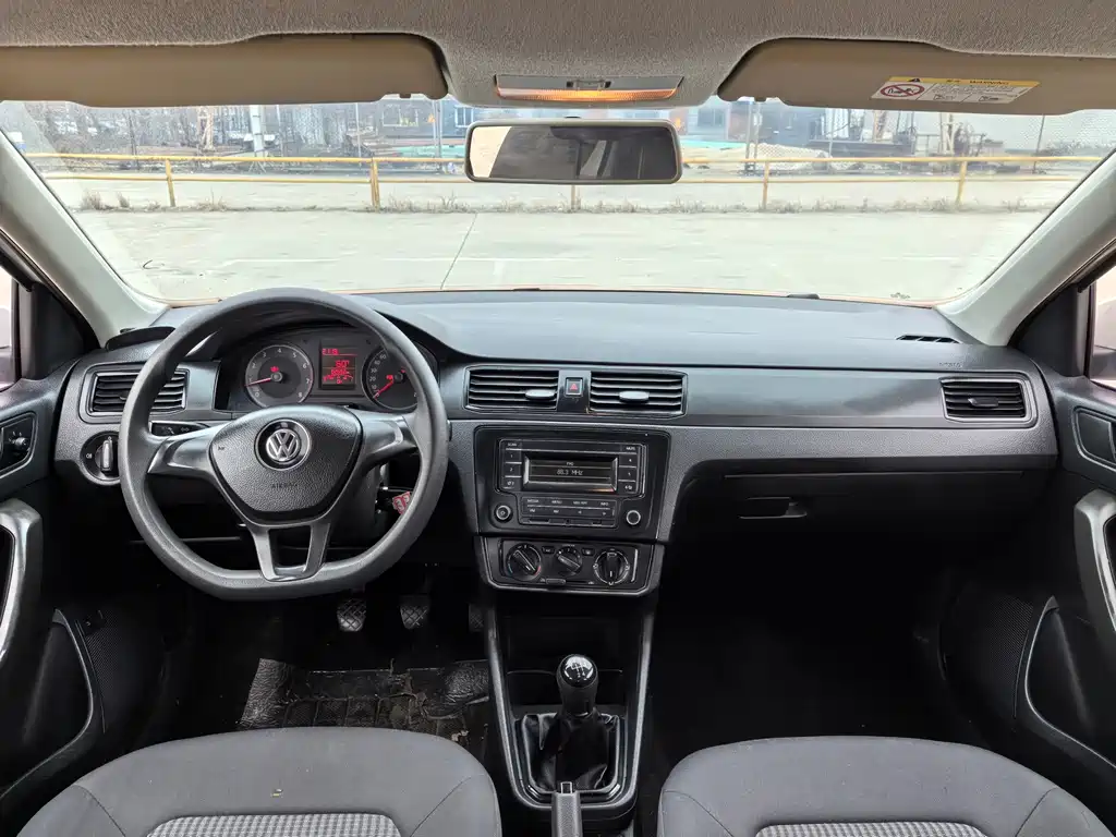 Santana 2016 1.6L Manual Fashion Edition купить на сайте DeffCars