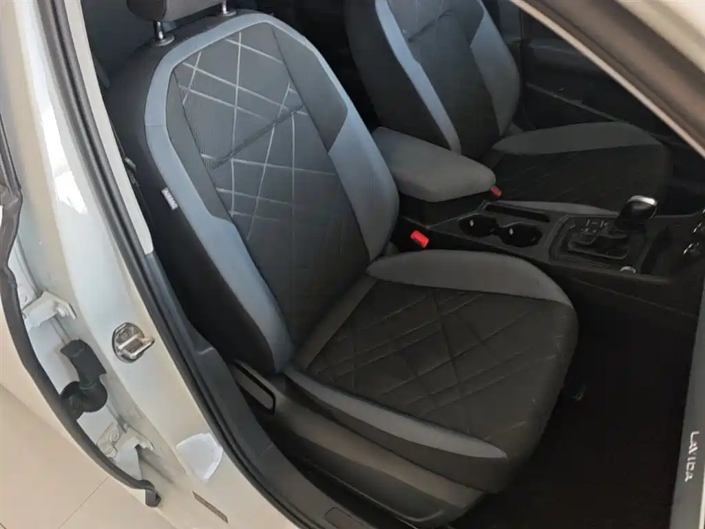 Lavida 2023 facelift 1.5L automatic Deyi version купить на сайте DeffCars
