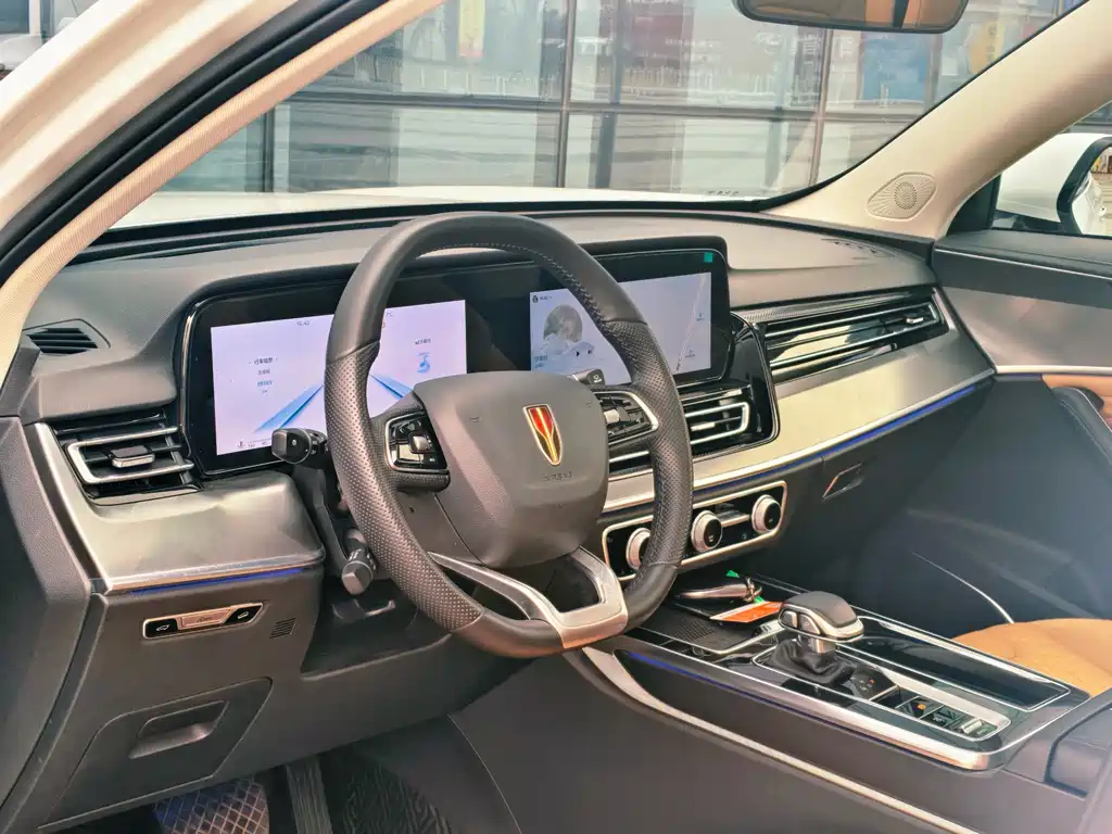 Hongqi HS5 2023 2.0T Qixiang Pro version купить на сайте DeffCars